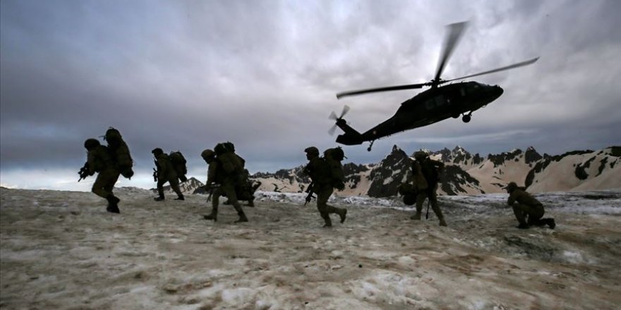 Mehmetçik İkiyaka Dağları'nı teröristlere dar ediyor