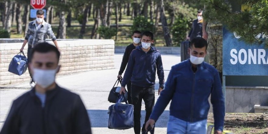 Terhisleri durdurulan askerler ailelerine kavuşuyor