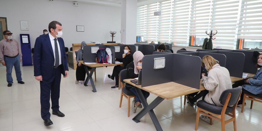 Zeytinburnu’nda öğrenciler Kıraathanelerine kavuştu