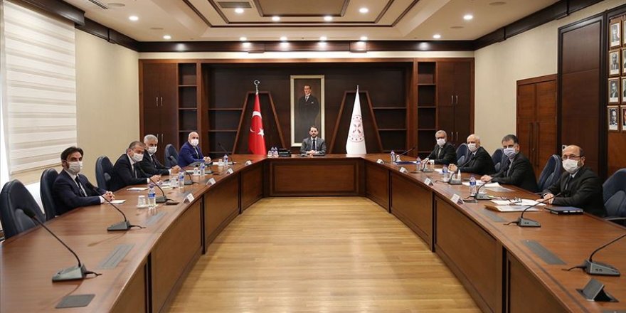 Hazine ve Maliye Bakanı Albayrak bankaların Genel Müdürleriyle görüştü