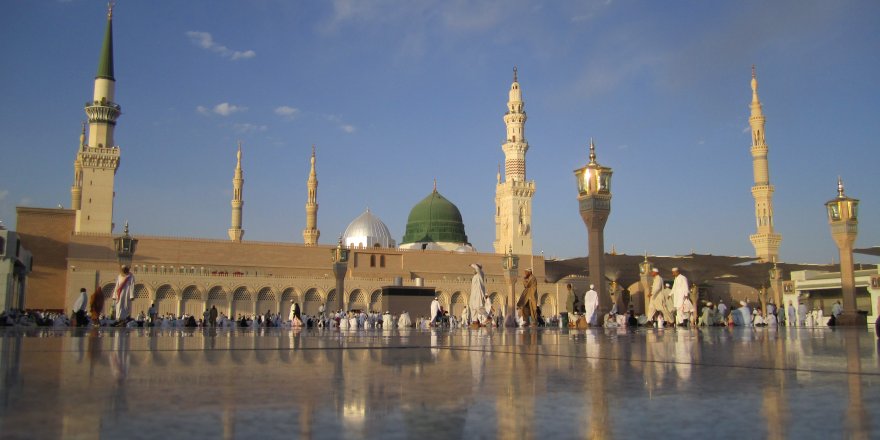 2,5 ayın ardından Mescid-i Nebevi'de ilk cuma namazı kılındı