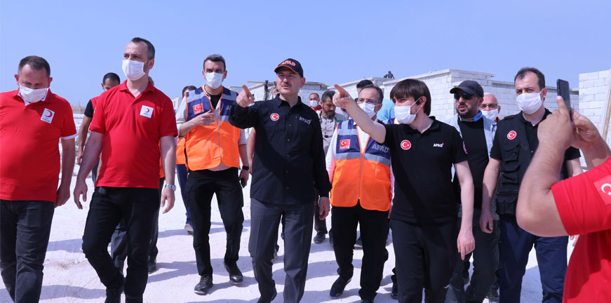 İçişleri Bakanı Süleyman Soylu İdlib'deki briket evleri inceledi