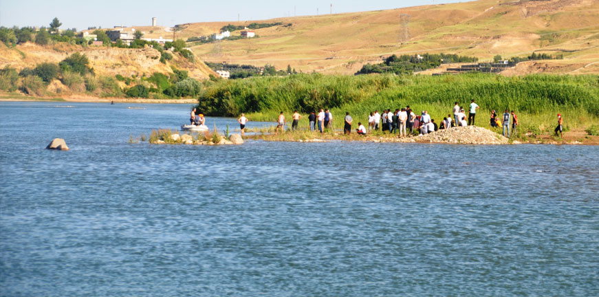 Dicle Nehri'nde akıntıya kapılan 2 kardeşten biri öldü diğeri kayıp!