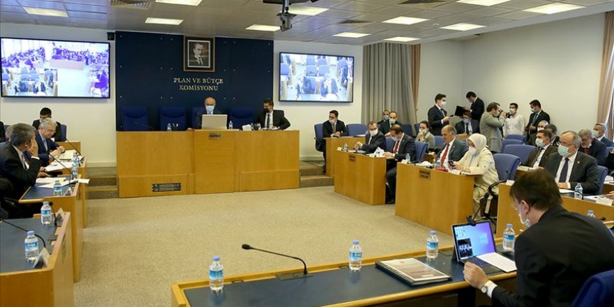 Çek kanununda düzenleme de getiren 'torba kanun' komisyonda kabul edildi