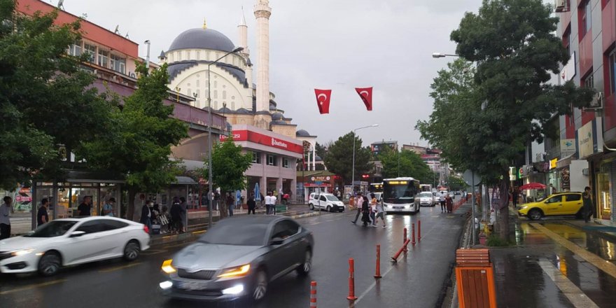 Bingöl Karlıova'da 5,7 büyüklüğünde deprem oldu