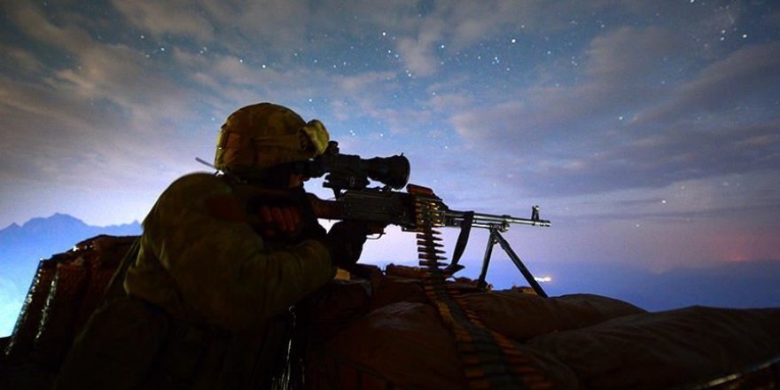 TSK, #PençeKaplan operasyonuyla Irak'ın kuzeyindeki terör yuvalarını dağıtıyor