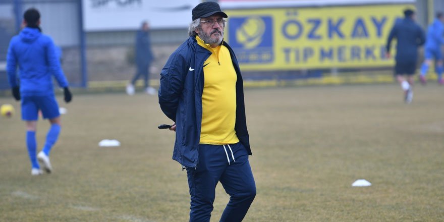 Ankaragücü teknik direktör Mustafa Reşit Akçay ile yollarını ayırdı