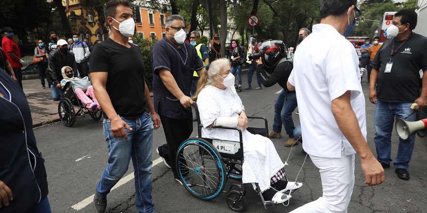 Meksika'da 7,5 büyüklüğünde deprem meydana geldi