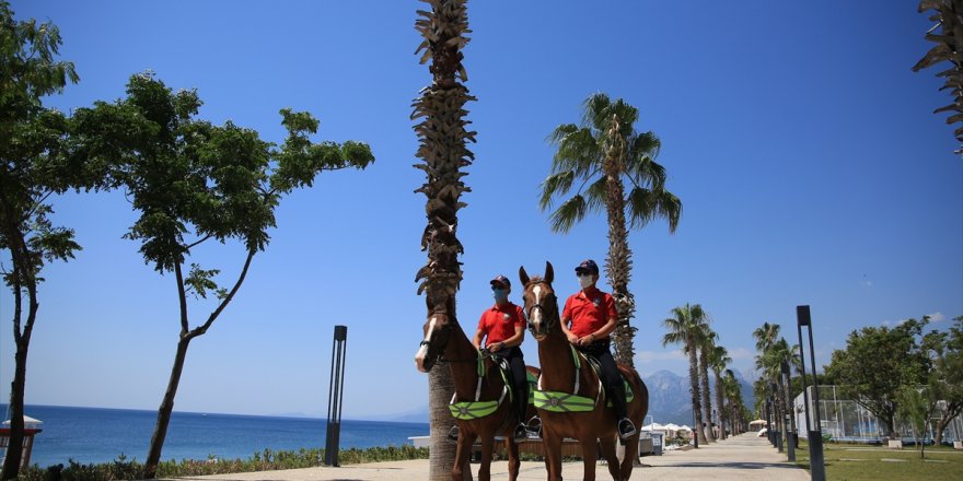Güvenlik güçleri tatil bölgelerinde göz açtırmadı! Ünlü plajlar boş kaldı