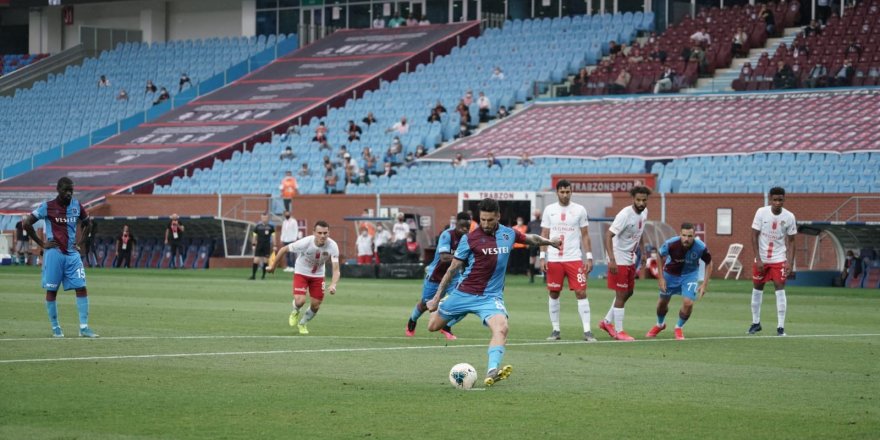 Trabzonspor şampiyonluk yolunda Antalya'dan yara aldı: 2-2