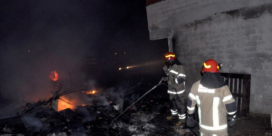 Bursa'da feci yangın! Ev ve iş yeri küle döndü