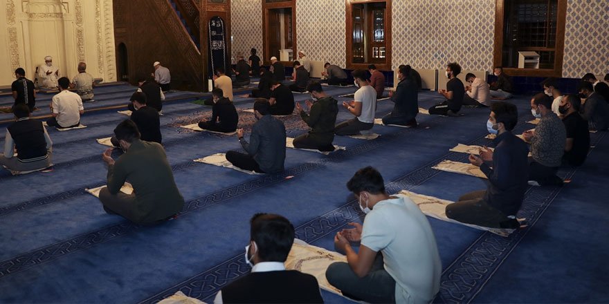 AK Parti Gençlik Kolları Ayasofya için şükür namazında buluştu!