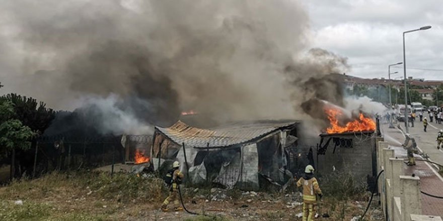 Esenyurt'ta işçilerin kaldığı şantiyede çıkan yangın kontrol altına alındı