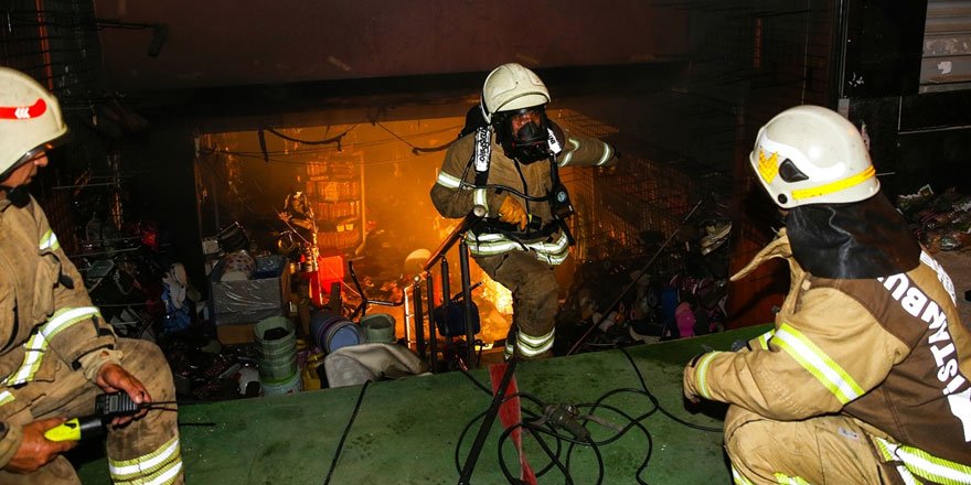 Bağcılar'da 10 iş yerinde yangın çıktı! Kundaklama şüphesi var