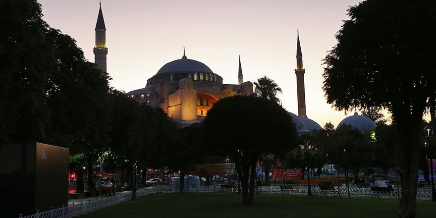 Vatandaşlar sabah namazında Ayasofya-i Kebir Cami-i Şerifi'ne akın etti
