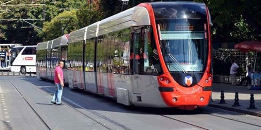 Ayasofya'da izdihamı önlemek için tramvay seferleri durduruldu