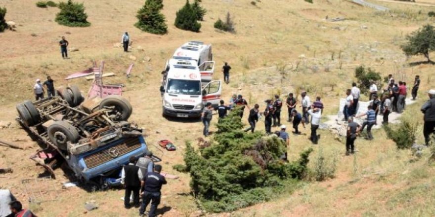Konya'da Kurbanlık taşıyan araç şarampole yuvarlandı!