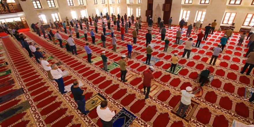 İl il bayram namazı saatleri belli oldu!