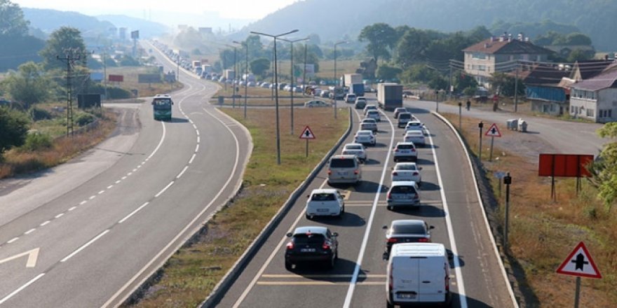 Kurban Bayramı öncesi yollarda yoğunluk yaşanıyor