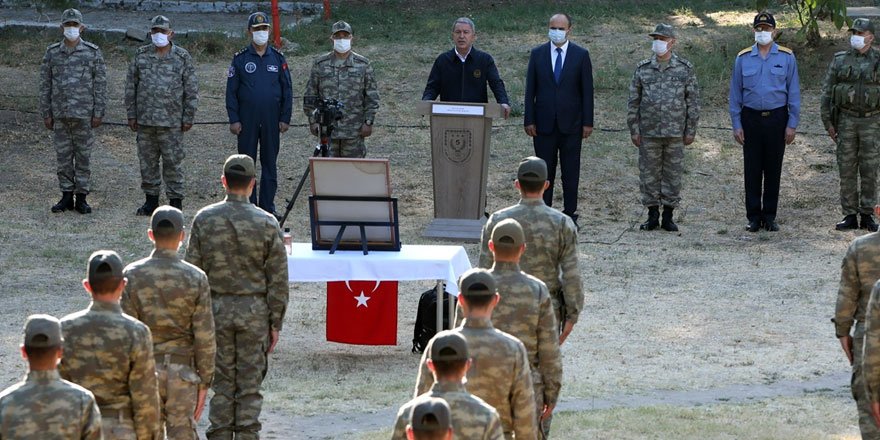 Hulusi Akar Ve TSK Komuta Kademesi Hudut Kartallarıyla bayramlaştı