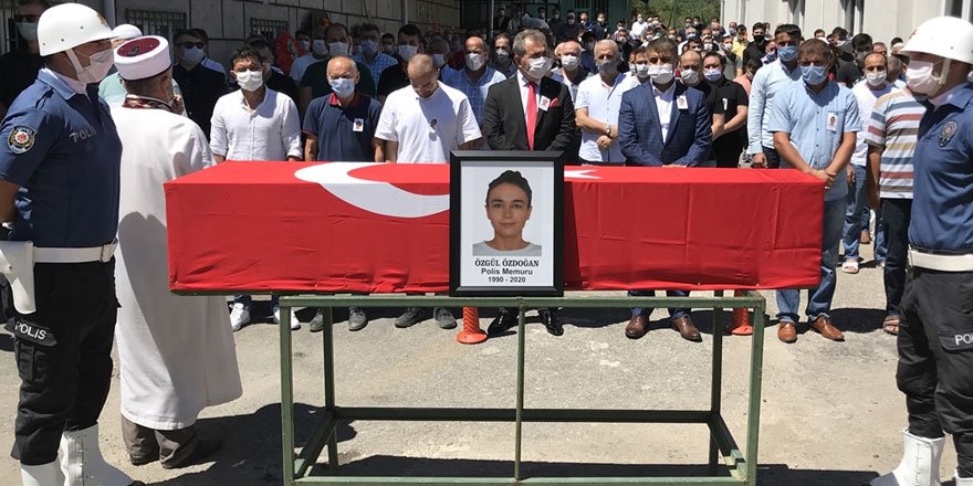 Denizde boğulan polis memuru Özgül Özdoğan toprağa verildi!