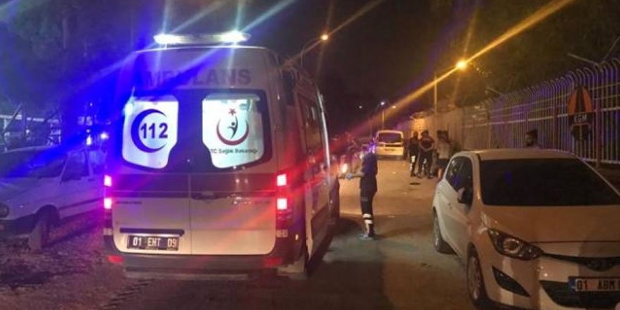 Adana'da çarpışan oto kavgası: 4 yaralı