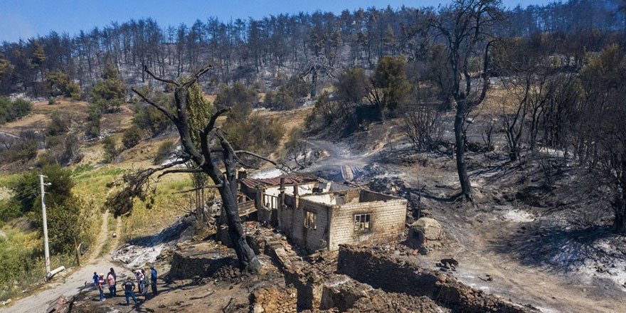 Manisa'daki yangında 10'a yakın ev ağır hasar aldı!
