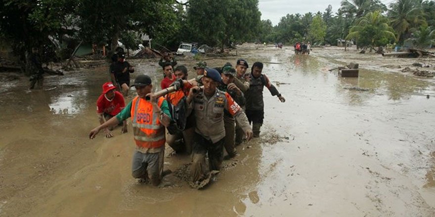 Endonezya'da 22 binden fazla kişi selden etkilendi