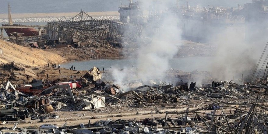 Lübnan Elektrik Kurumu Merkez Binası yıkıldı! Limandaki yolcu gemisi battı
