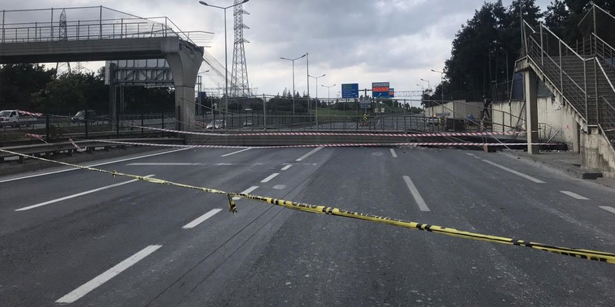 Eyüpsultan'da Hasdal-Kemerburgaz yolunda üst geçit çöktü