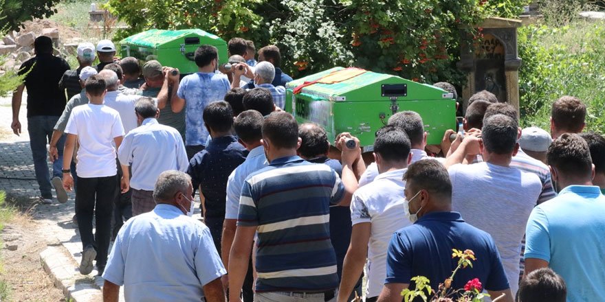 Kızılırmak'ta boğulan baba ve 2 çocuğu son yolculuklarına uğurlandı!