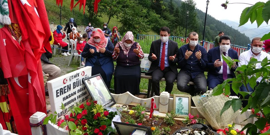 Şehit Eren Bülbül şehadetinin üçüncü yılında kabri başında anıldı!