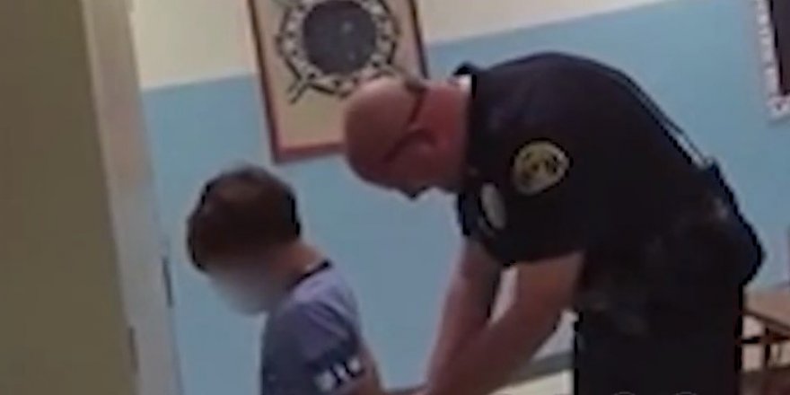 ABD polisinden pes dedirten hareket! 8 yaşındaki çocuğu kelepçelediler