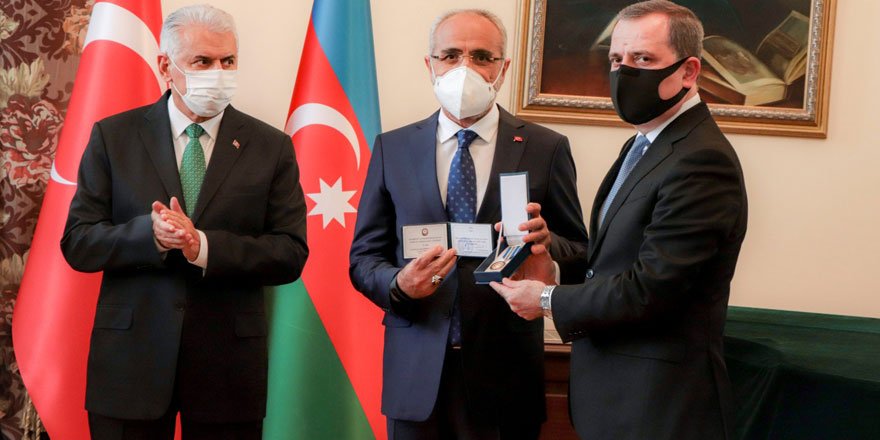 Cumhurbaşkanı Başdanışmanı Yalçın Topçu’ya Azerbaycan Cumhuriyeti Hatıra Madalyası takdim edildi!