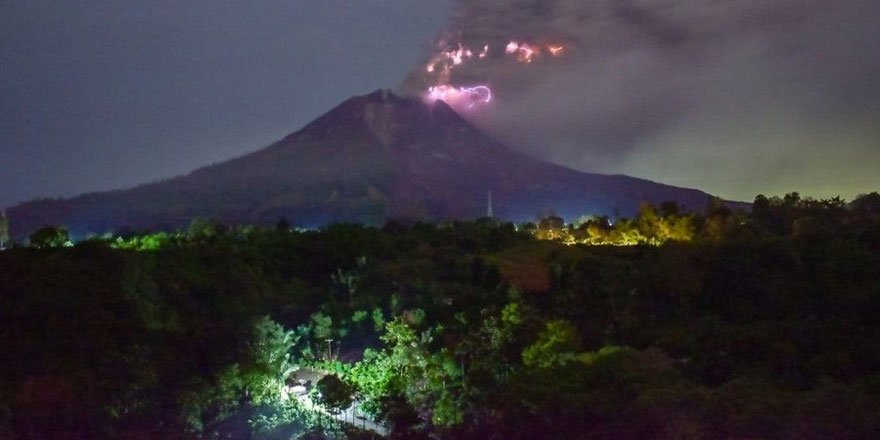 Endonezya'da Sinabung Yanardağı'nda hareketlilik