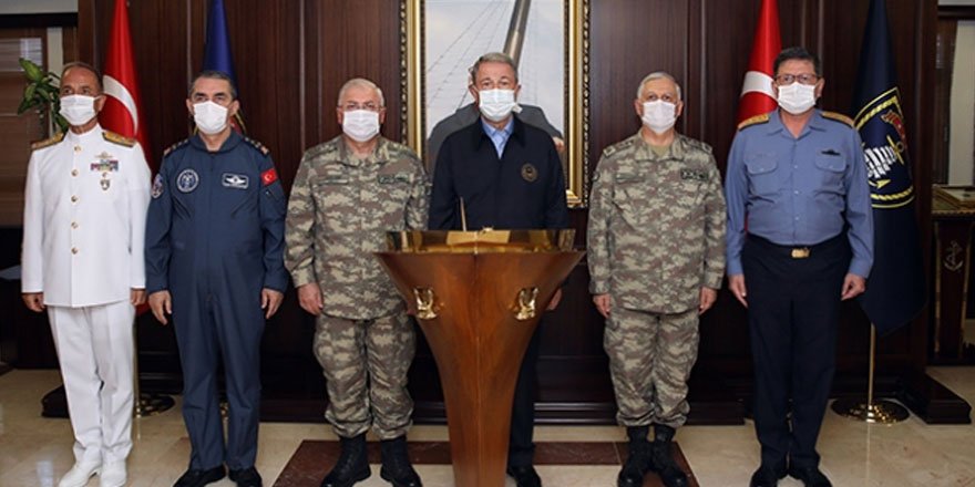 Akar ve komutanlardan Donanma Komutanlığı'nda Oruç Reis incelemesi