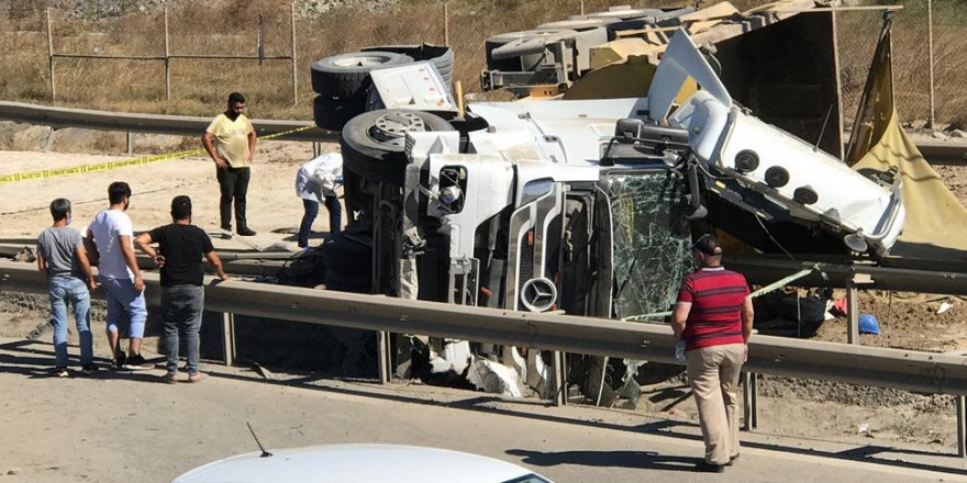 Çekmeköy Şile Otoyolu'nda hafriyat tırı devrildi! Çok sayıda sağlık ekibi sevk edildi