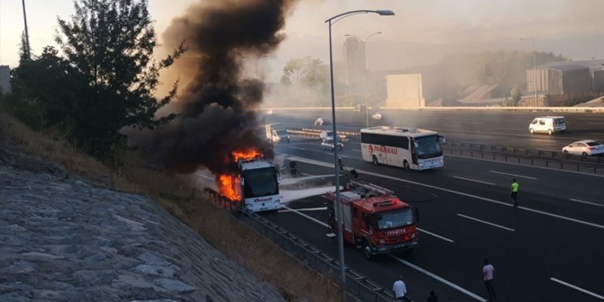Kocaeli'de yolcu otobüsü seyir halindeyken alev alev yandı!