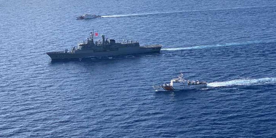 Akdeniz'den sıcak görüntü! MSB fotoğrafları peş peşe paylaştı