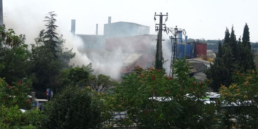 Kocaeli'de fabrika yangını korkuya sebep oldu!