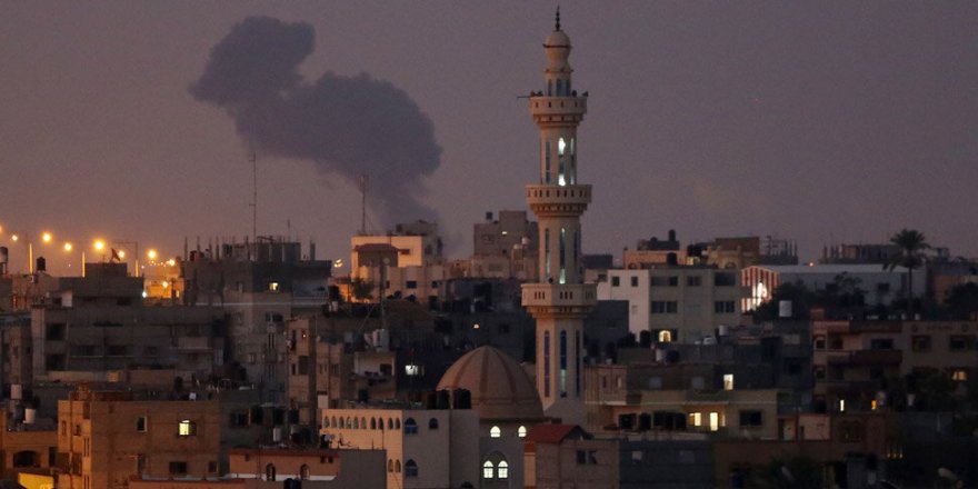 İsrail ordusu Gazze'yi bombaladı