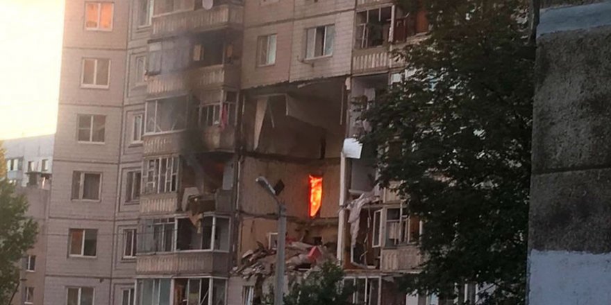 Rusya'da korkunç patlama! Binanın 3 katı çöktü