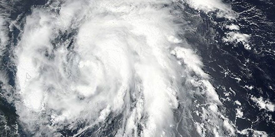 ABD kıyılarına aynı anda 2 tropik fırtına yaklaşıyor