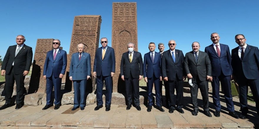 Cumhurbaşkanı Erdoğan Ahlat'ta Selçuklu mezarlığını ziyaret etti