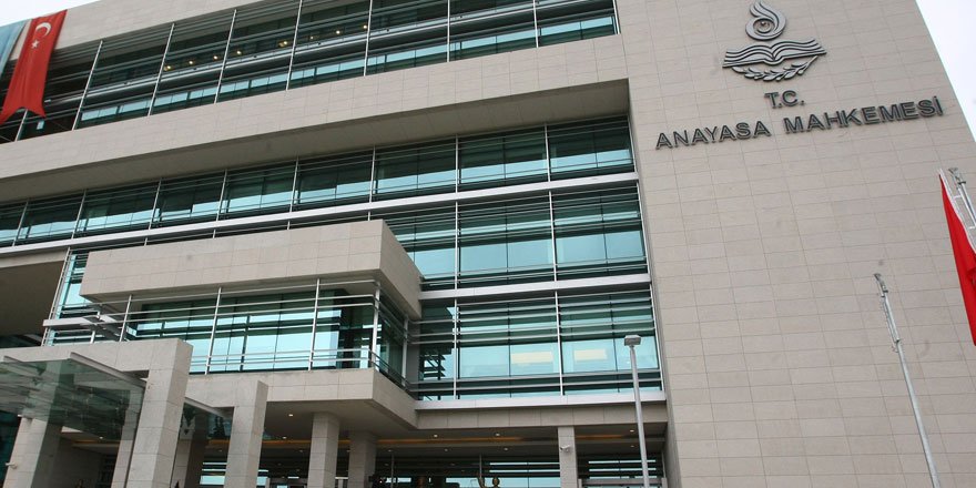 Anayasa Mahkemesi: FETÖ'den ihraç edilen avukatlık yapabilir