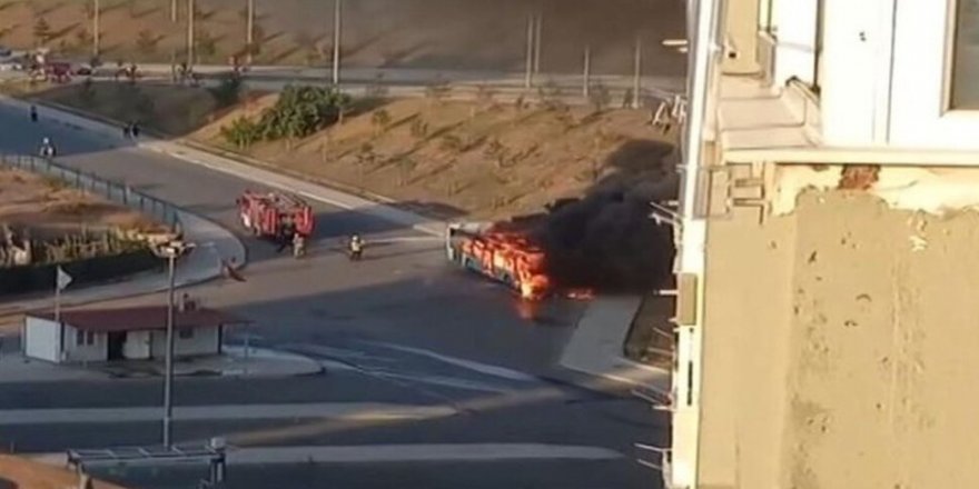 istanbul'da özel halk otobüsü alev alev yandı