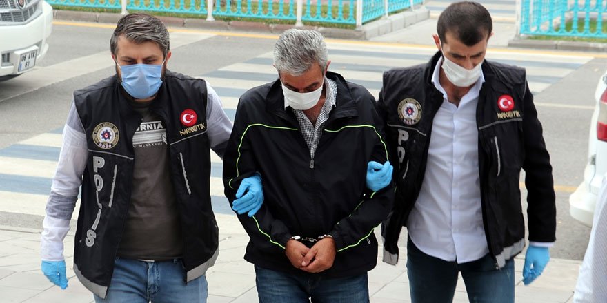 Aracında 61 kilo eroin bulunan emekli polis tutuklandı!