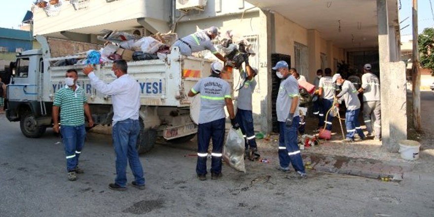 Adana'da bir evden 11 kamyon çöp çıktı!