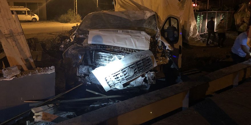 Iğdır'da filyasyon ekibi kaza yaptı: 2 yaralı