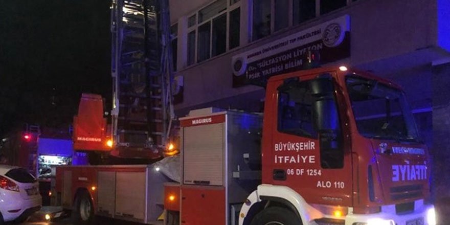 Hastane odasında yangın çıkaran psikiyatri hastası hayatını kaybetti